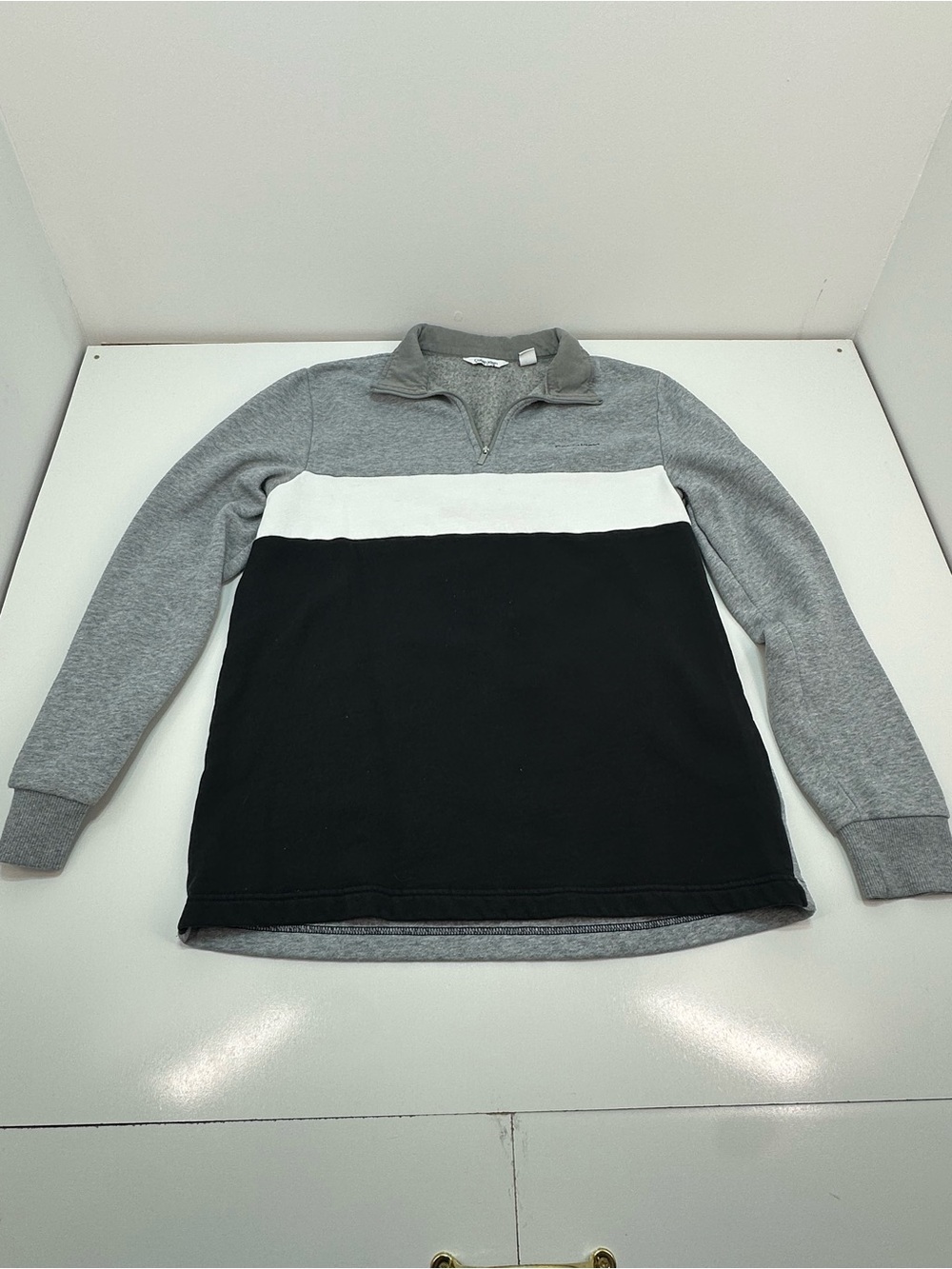 Calvin Klein Men's Colorblock 1/4 Zip Fleece Pullover Mock Neck, Gray S C078